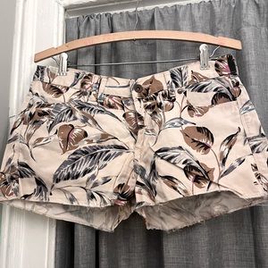 Madewell jungle/garden print short shorts